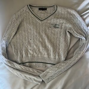 Grey cropped sweater that says Los Angeles